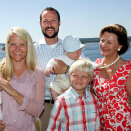 Queen Sonja and the Crown Prince's family at Mågerø. Photos taken on the occasion of Crown Prince Haakon's 33rd birthday (Photo: Bjørn Sigurdsøn, Scanpix)