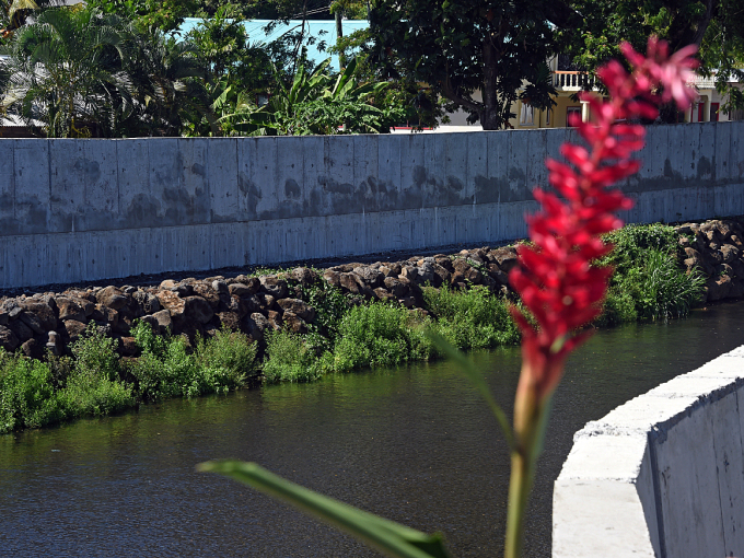 The stones follow the old river bank, which was often overrun. The wall prevents the river from spilling over. Photo: Sven Gj. Gjeruldsen, The Royal Court