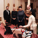 Gaveutveksling. Handoutbilde fra Det kongelige hoff publisert i anledning Hertugparets besøk til Norge 1. - 2. februar 2018. Bildet er kun til redaksjonell bruk - ikke for salg. Foto: Sven Gj. Gjeruldsen, Det kongelige hoff