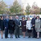 From L to R: Crown Princess Mary, Crown Prince Frederik, President Tarja Halonen, King Carl Gustaf, Queen Silvia, Queen Sonja, King Harald, Dorrit Moussaieff and President Ólafur Ragnar Grímsson visit the 9/11 Memorial Site (Photo: Andrew Kelley / Reuters / Scanpix) 