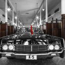 Utstillingen "Kongens biler. Kjøretøy gjennom fire generasjoner" viste høydepunkt fra Kongehusets bilpark fra 1913 til i dag. Her A-5, en Lincoln Continental Convertible fra 1966. Bilen kalles også "Bryllupsbilen" siden den var i bruk både ved Kongeparets bryllup i 1968 og da Kronprinsparet giftet seg i 2001. Foto: Øvind Möller Bakken, Det kongelige hoff