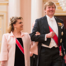 Gjester ankommer gallamiddagen: Kong Willem-Alexander av Nederland og Storhertuginne Maria-Teresa av Luxembourg. Foto: Håkon Mosvold Larsen / NTB scanpix