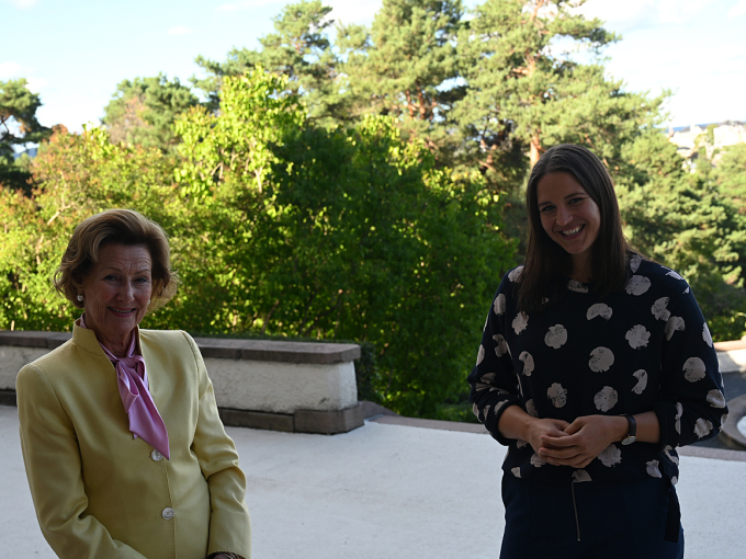 Queen Sonja met with Lise Davidsen during the rehearsals at Oscarshall. Photo: Sven Gj. Gjeruldsen, The Royal Court