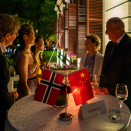 Norwegian-Chinese violinists Sara and Catharina Chen gave a short concert for the guests. Photo: Tim Haukenes