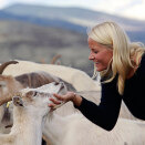 Crown Princess Mette-Marit with the goats at Pika (Photo: Lise Åserud / Scanpix)