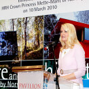 Crown Princess Mette-Marit speaks at the opening of an exhibition on Norwegian architecture at the Pavillion (Photo: Gorm Kallestad / Scanpix)