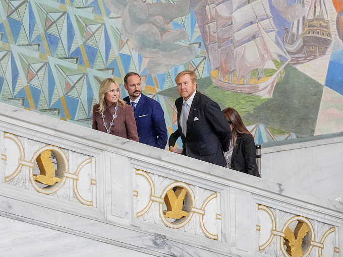 Mayor Anne Lindboe accompanied King Willem-Alexander and Crown Prince Haakon to a roundtable discussion at Oslo City Hall. Photo: Lise Åserud, NTB