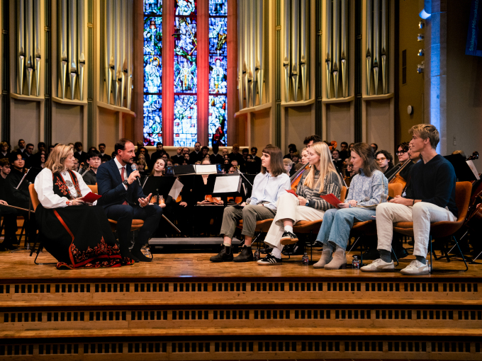 During a conversation on stage with four students from St. Olaf, The Crown Prince shared insights about his family’s personal connection to the United States, his time studying in the US, his education there, and his commitment to development issues. Photo: Ola Vatn, The Royal Court