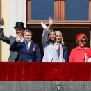 The Royal Family greets the Children's Parade in Oslo from the Palace Balcony. Photo: Ola Vatn / NTB scanpix