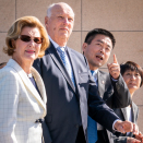 Mr Zhan Shun Zhou gave King Harald and Queen Sonja a tour of the huge solar park. Photo: Heiko Junge, NTB scanpix