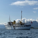 Kongeskipet i Lofoten. Publisert 14.08.2020. Bildet er kun til redaksjonell bruk - ikke for salg. Foto: Det kongelige hoff