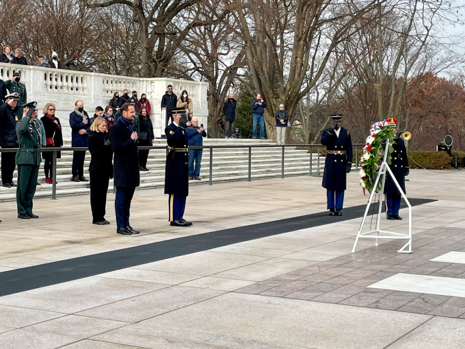 Crown Prince Haakon visited Arlington National Cemetery to lay a wreath at the Tomb of the Unknown Soldier. Photo: Guri Varpe, The Royal Court