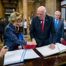 The King and Queen signed the guestbook on a visit to the National Congress. Photo: Heiko Junge / NTB scanpix