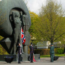8 May: The King lays a wreath at the National Monument at Akershus fortress (Photo: Kyrre Lien / NTB scanpix) 
