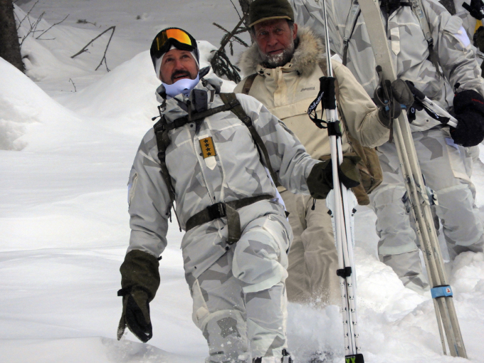 Crown Prince Haakon hiked the final stretch of the saboteurs’ strenuous route accompanied Norwegian Special Forces soldiers. Photo: Sven Gj. Gjeruldsen, The Royal Court
