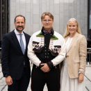 Prins Sverre Magnus avsluttet 13 års skolegang med vårsemesteret 2024. Prinsen har de siste tre årene vært elev ved Elvebakken videregående skole i Oslo. Kronprinsparet var til stede under skolens avslutningsseremoni i Oslo Konserthus 18. juni 2024. Bilde frigitt fra Det kongelige hoff 18.06.2024. Bildet er kun til redaksjonell bruk, ikke for salg. Vennligst krediter Foto: Liv Anette Luane, Det kongelige hoff