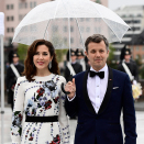 Gjestene ankommer operaen: Kronprins Frederik og Kronprinsesse Mary Foto: Jon Olav Nesvold / NTB scanpix