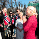 The Crown Prince and Crown Princess met Norwegian students after the flower laying ceremony at the Freedom Monument. Photo: Lise Åserud / NTB scanpix