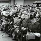 Crowd in Ålesund waiting for King Olav and Princess Astrid  (The Royal Court Archives)