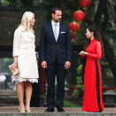 The Crown Prince and Crown Princess on a guided tour of the Temple. Photo: Lise Åserud, NTB scanpix