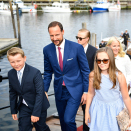 Kongefamilien ankommer folkefrokosten. Foto: Ole Martin Wold / NTB scanpix