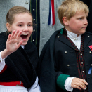 The Royal Family greets the Children's Parade in Asker outside Skaugum. Photo: Jon Olav Nesvold / NTB scanpix.