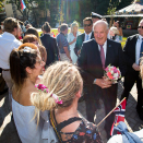 King Harald met members of the Norwegian community in Buenos Aires at Plaza de Noruega. Photo: Heiko Junge / NTB scanpix