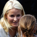 Crown Princess Mette-Marit during the walk in Grimstad (Foto: Gorm Kallestad / Scanpix)