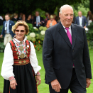 Kongeparet inviterte 1500 gjester fra hele landet på hagefest i Slottsparken. Foto: Sven Gj. Gjeruldsen, Det kongelige hoff