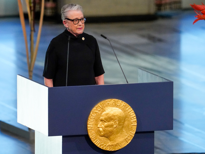 Berit Reiss-Andersen, Chair of the Norwegian Nobel Committee, speaks during the award ceremony. Photo: Rodrigo Freitas / NTB