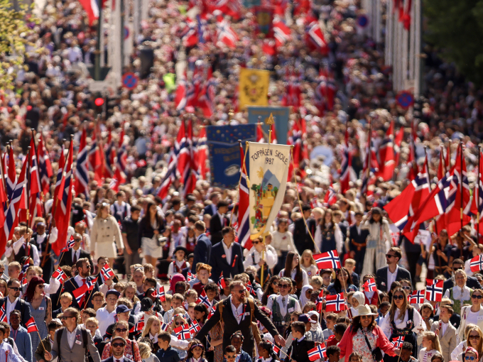 The children's parade heading up Oslo's main street, Karl Johan. Photo: Amanda Pedersen Giske / NTB
