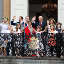 Kongefamilien samlet til hagefest ved Stiftsgården. Foto: Lise Åserud / NTB scanpix