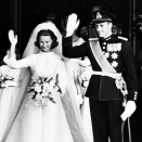 The bride and groom outside the cathedral (Foto: NTB / Scanpix)