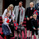The Crown Prince and Crown Princess with their familiy, greeting the Children's Parade  at Skaugum  (Photo: Stian Lysberg Solum / NTB scanpix)
