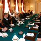  ... og med medlemmer av den norske og finske delegasjonen. Foto: Lise Åserud, NTB scanpix