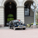 Fra utstillingen "Kongens biler": A-1, en Buick Roadmaster fra 1939, er nok Kongehusets mest kjente bil - uløselig knyttet til Kongefamiliens hjemkomst etter krigen, 7. juni 1945. Her frakter den Kongeparet ut på overraskelsesbesøk i Oslos gater 17. mai 2020. Foto: Øivind Møller Bakken, Det kongelige hoff
