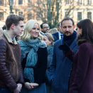 The Duke and Duchess of Cambridge took their time in greeting the students. Photo: Terje Pedersen / NTB scanpix