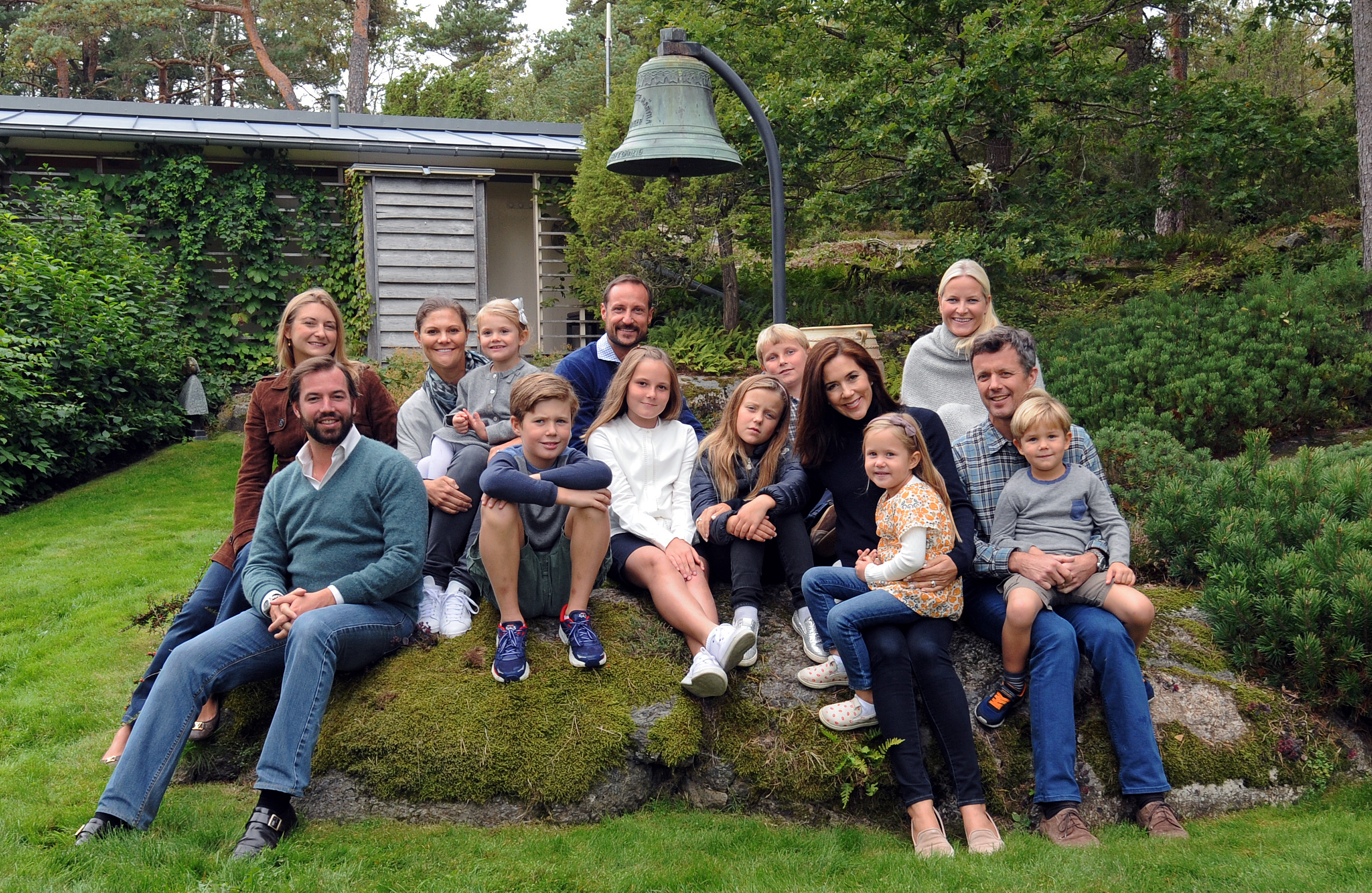 Жизнь обычной семьи 26. Норвежская Королевская семья. Королевская семья Норвегии 2022. Королевская семья Финляндии. Семья в Норвегии.
