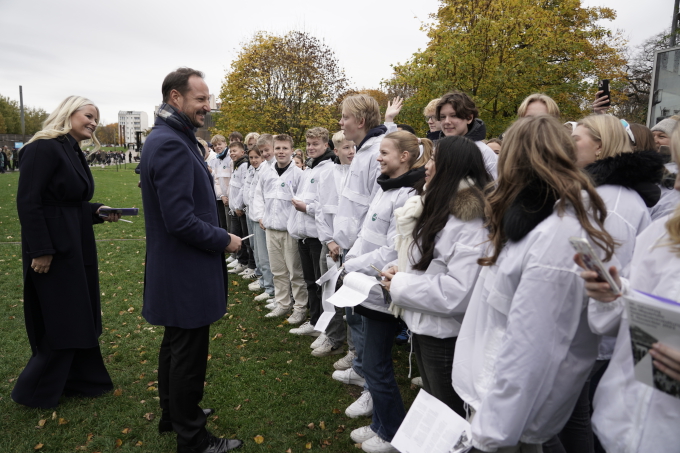 Young people from Norway, Germany and France took part in the commemoration and spoke of the significance of the wall’s removal for people today. Photo: Heiko Junge / NTB