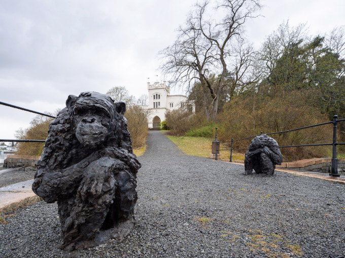 Animal sculptures by the Italian artist Davide Rivalta are exhibited at Oscarshall this summer. Photo: Øivind Möller Bakken, The Royal Court