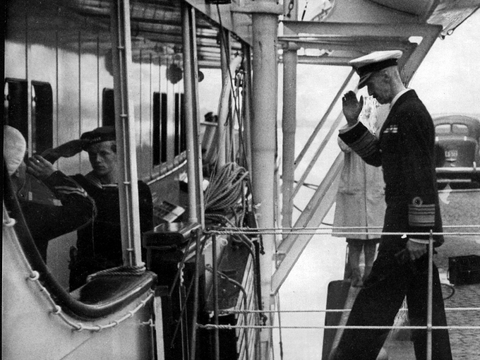 On 9 June the Royal Yacht was handed over to King Haakon. Foto: Scanpix
