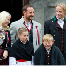 The Royal Family greets the Children's Parade in Asker outside Skaugum. Photo: Jon Olav Nesvold / NTB scanpix.