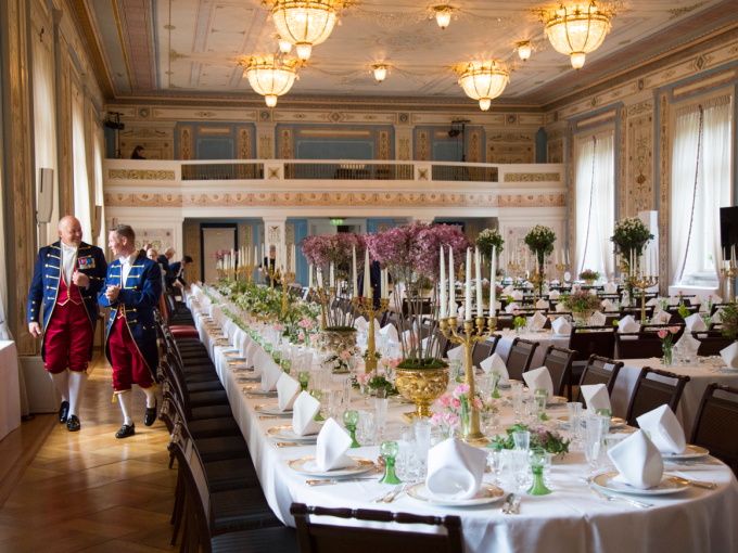 The Steward Section is responsible for serving on large and small events. A gala dinner at the Royal Palace can seat 220 people. Photo: Heiko Junge / NTB