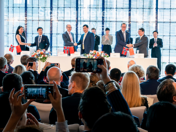 Kongsberg Gruppen, DNV GL and Jotun were among those signing new agreements with Shanghai companies today. Photo: Heiko Junge. NTB scanpix