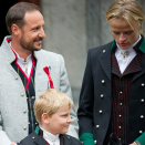 The Royal Family greets the Children's Parade in Asker outside Skaugum. Photo: Jon Olav Nesvold / NTB scanpix.
