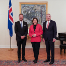 Kronprinsen besøkte Island 12. til 14. oktober 2022. Offisiell fotografering i presidentboligen 12. oktober: Kronprins Haakon, førstedame Eliza Reid og president Guðni Th. Jóhannesson. Bildene er kun til redaksjonell bruk - ikke for salg, og kan benyttes fritt mot kreditering. Foto: Liv Anette Luane, Det kongelige hoff