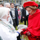 Herbjørg Kaspersen brought socks for the King and Queen. Photo: Lise Åserud, NTB scanpix.