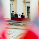 The Royal Family greets the Oslo children’s parade from the Palace Balcony. Photo: Vegard Wivestad Grøtt / NTB scanpix