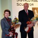 The King and Queen were given a guided tour of a special exhibition on the Norwegian-American sculptor Sigbjørn Asbjørnsen (1867-1954) at Vesterheim Museum (Photo: Lise Åserud / Scanpix)