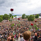 25 July: 150.000 gathers around the Town Hall Square with roses in memory of the victims  (Photo: Erlend Aas / Scanpix)